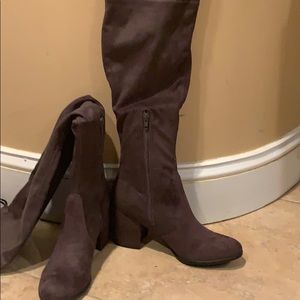 Grey suede UNISA boots never worn